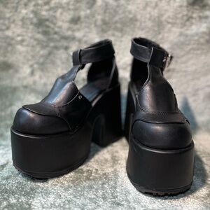 Demonia Camel-103 matte black size 6